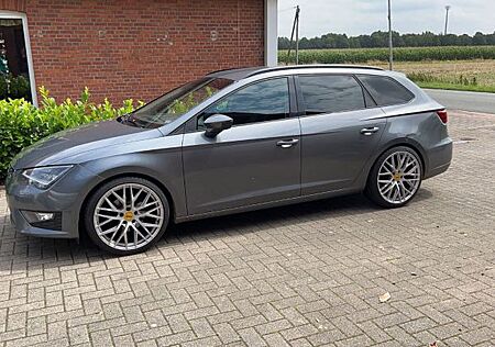 Seat Leon FR 2.0 TDI viele teure Teile neu!