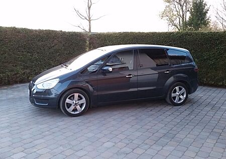 Ford S-Max 2,0 TDCi 103kW DPF Titanium AHK 7-Sitzer!