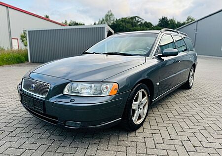 Volvo V70 6-GANG Schalter LEDER AHK ALU TOP ZUSTAND