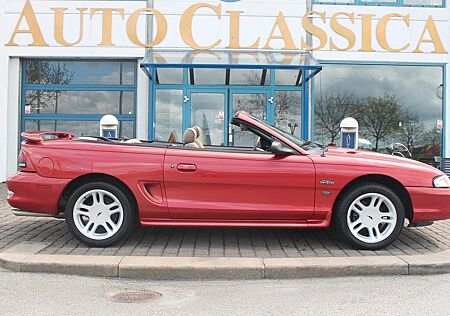 Ford Mustang GT Convertible 4.6 V8