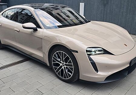 Porsche Taycan ,Pano,HUD,ALU20",PDLS+,PASM,ACC,Memory18We