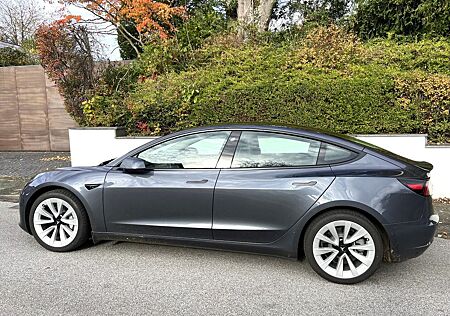 Tesla Model 3 Allradantrieb mit Dualmotor Long Ran...