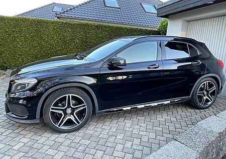 Mercedes-Benz GLA 200 AMG Line AMG Line Night AHK