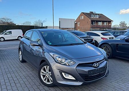 Hyundai i30 Limousine Trend 1.6 | KAMERA | KLIMA | NAVI