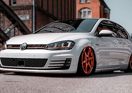 VW Golf Volkswagen GTI PERF. AIR LIFT / STREETEC DSG LEDER PANO DYN