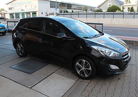 Hyundai i30 blue 1.6 CRDi HU NEU BlackLine