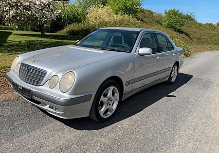 Mercedes-Benz E 270 CDI CLASSIC