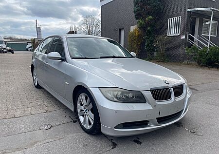 BMW 325i - Navi-Leder-Xenon-PDC-Schiebedach