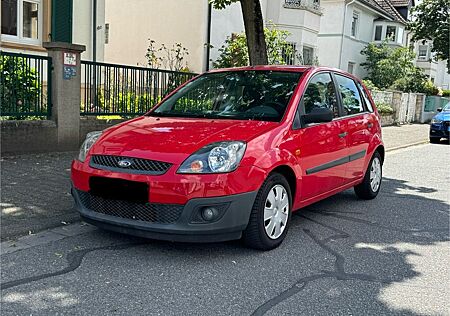 Ford Fiesta 1,4 TÜV bis 7/26 Automatik PDC AHK