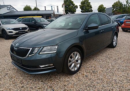 Skoda Octavia Lim. Style Navi AHZV Klima Schiebedach