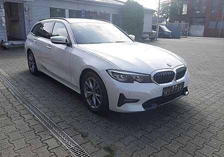 BMW 320 i Touring Aut Sport Line Navi LED PDC Kamera