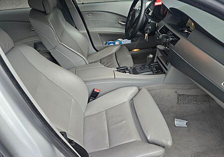 BMW 525i A -