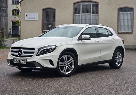 Mercedes-Benz GLA 180 - 1. Hand - SHZ, AHK, Klima, Navi