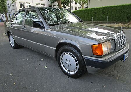 Mercedes-Benz 190 D Schiebedach Alufelgen Servo ZV Oldtimer