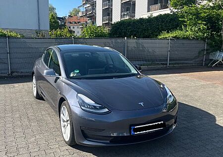 Tesla Model 3 Allradantrieb mit Dualmotor Long Ran...