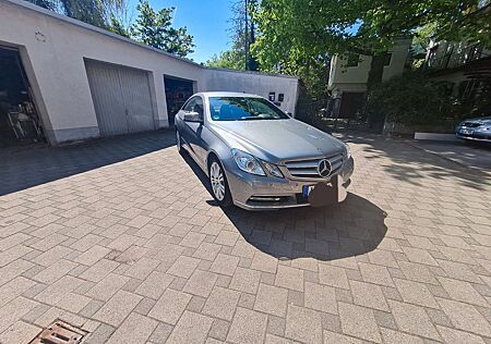 Mercedes-Benz E 220 Coupé CDI BlueEFFICIENCY ELEGANC...