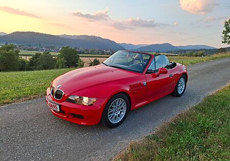 BMW Z3 Rot 1,8 Liebhaberstück s.gepfl.Garagenwagen!