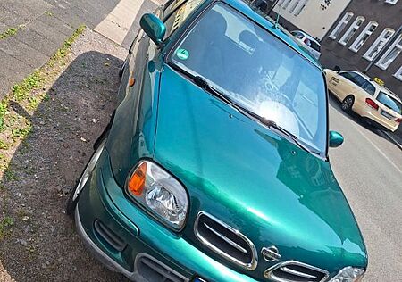 Nissan Micra 1.0 Metallic Grün Klima