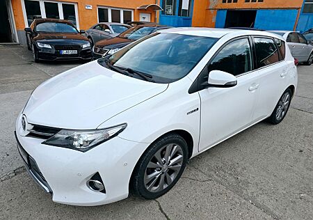 Toyota Auris Hybrid Life+