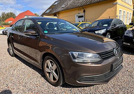 VW Jetta Volkswagen VI Comfortline 1.2 PDC*ALU*KLIMA*2.HAND