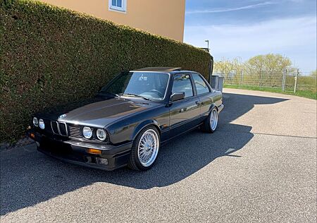 BMW 318i E30