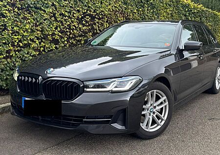 BMW 520d Touring Top Austattung LCI