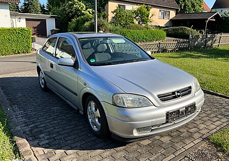 Opel Astra 1.6 -