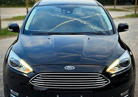 Ford Focus Turnier Titanium,Top Ausstattung,Neu-TÜV