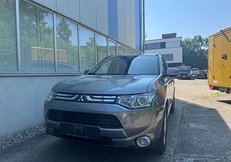 Mitsubishi Outlander ClearTec Instyle 4WD 7SITZER Automatik