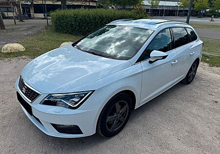 Seat Leon ST Xcellence Autom.*Panorama*LED*Teilleder*