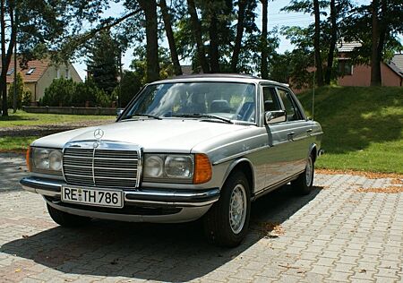 Mercedes-Benz 280 280E - 185 PS