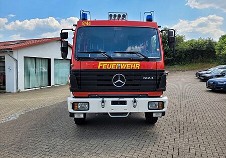 Mercedes-Benz Allrad Feuerwehr Löschfahrzeug