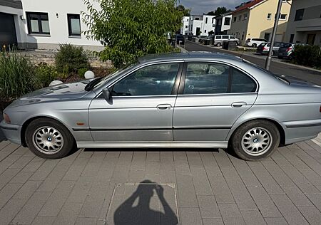 BMW 523i Auto