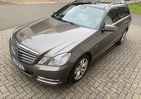 Mercedes-Benz E 350 CDI 4 MATIC T BlueEFFICIENCY -AVANGARDE