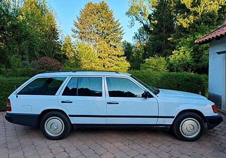 Mercedes-Benz 230