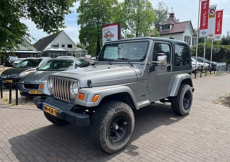 Jeep Wrangler 4.0I HARDTOP + SOFTTOP / Schiebedach /