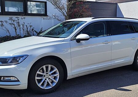 VW Passat Variant Volkswagen Passat 2.0 TDI SCR DSG Navi ACC Standhzg LED