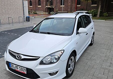 Hyundai i30 CW 1.6 CRDi 66 kW Edition Plus (TÜV NEU)