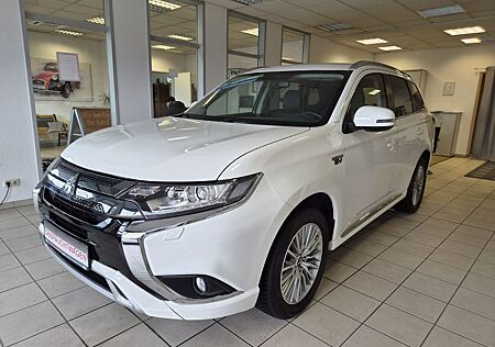 Mitsubishi Outlander PHEV Basis Spirit 4WD / KAMERA /