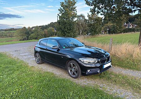 BMW 118i Sport; CarPlay; LED; SHZ; Navi; Sportsitze