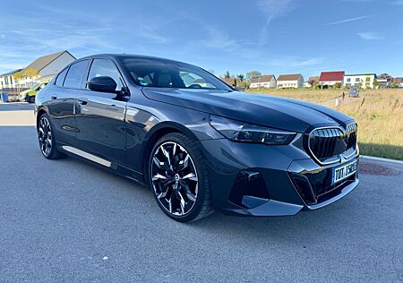 BMW i5 eDrive40 - Vollausstattung, UPE 101.650