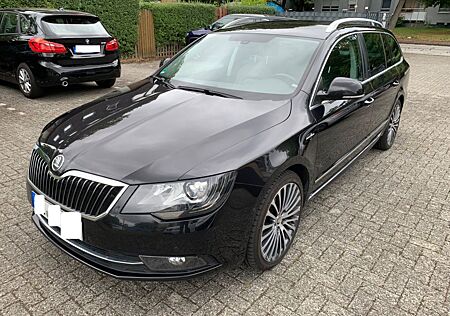 Skoda Superb 2.0 TDI Green tec DSG L&K Combi AHK PDC