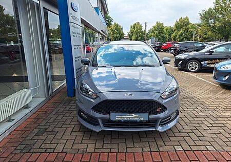 Ford Focus Turnier ST NAVI XENON LEDER RFK PDC SR/WR