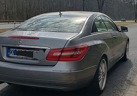 Mercedes-Benz E 250 Coupé CGI BlueEFFICIENCY, Steuerkette neu