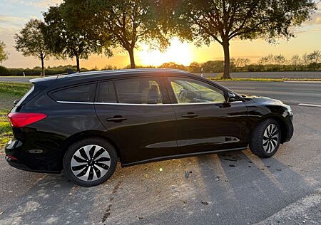 Ford Focus 1,0 EcoBoost 74kW Cool & Connect Turni...