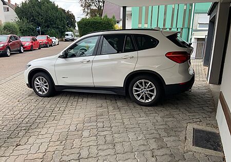 BMW X1 xDrive20i A xLine xLine Automatik Pano AHK