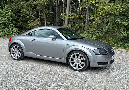 Audi TT Coupe 1.8T quattro 165 kW, Altasgrau Metallik