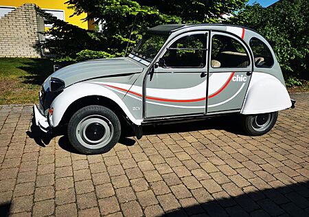 Citroën 2 CV Ente Model Chic