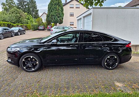Ford Mondeo 2,0 EcoBoost ,Titanium , Pano, AHK,LED,SH
