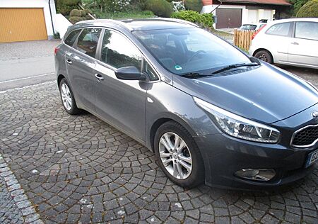 Kia Cee'd Sportswagon 1.6 GDI Dream Team Edition...
